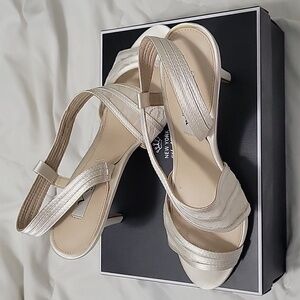 Nina Vitalia Sandals Shoes Ivory Satin Bridal Special Occasion Size 8 Worn Once